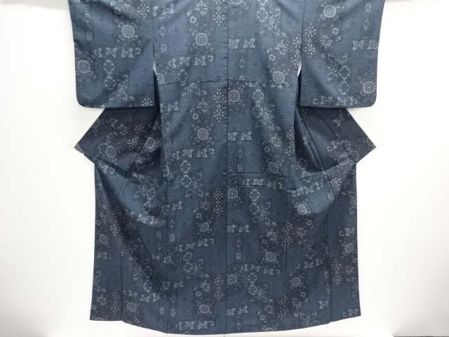 Kimono with flower pattern and tortoiseshell flowers